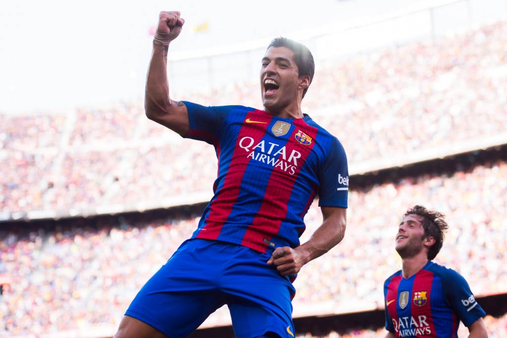 BARCELONA, SPAIN - AUGUST 20: Luis Suarez of FC Barcelona celebrates after scoring his team's third goal during the La Liga match between FC Barcelona and Real Betis Balompie at Camp Nou on August 20, 2016 in Barcelona, Spain. (Photo by Alex Caparros/Getty Images)