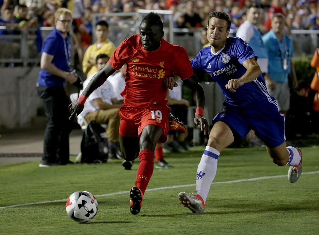PASADENA, CA - JULY 27: Sadio Mane #19 of Liverpool is pursued by Cesar Azpilicueta #28 of Chelsea during the 2016 International Champions Cup at Rose Bowl on July 27, 2016 in Pasadena, California. (Photo by Jeff Gross/Getty Images)