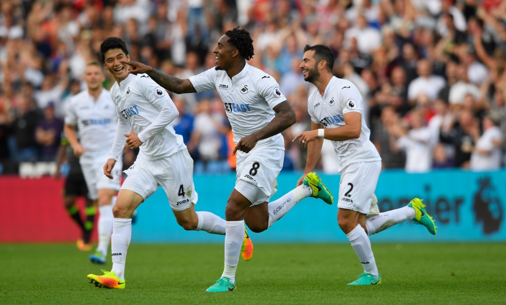 SWANSEA, WALES - SEPTEMBER 11: Swansea player Leroy Fer (c) celebrates the second Swansea goal during the Premier League match between Swansea City and Chelsea at Liberty Stadium on September 11, 2016 in Swansea, Wales. (Photo by Stu Forster/Getty Images)