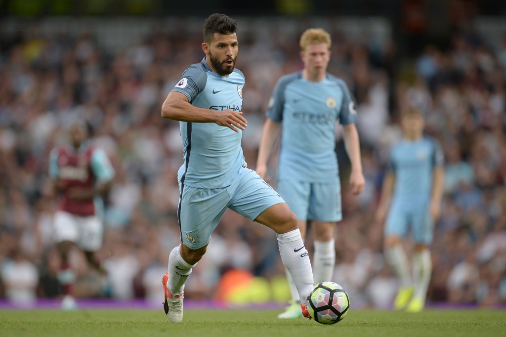 Manchester City's Argentinian striker Sergio Aguero runs with the ball during the English Premier League football match between Manchester City and West Ham United at the Etihad Stadium in Manchester, north west England, on August 28, 2016. / AFP / OLI SCARFF / RESTRICTED TO EDITORIAL USE. No use with unauthorized audio, video, data, fixture lists, club/league logos or 'live' services. Online in-match use limited to 75 images, no video emulation. No use in betting, games or single club/league/player publications.  /         (Photo credit should read OLI SCARFF/AFP/Getty Images)