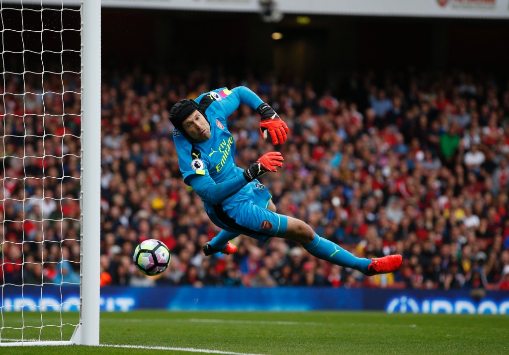 TOPSHOT - Arsenal's Czech goalkeeper Petr Cech cannot prevent the ball rebounding off his back, into the net after hitting the bar following a freekick from Southampton's Serbian midfielder Dusan Tadic (not pictured) during the English Premier League football match between Arsenal and Southampton at the Emirates Stadium in London on September 10, 2016. / AFP / Adrian DENNIS / RESTRICTED TO EDITORIAL USE. No use with unauthorized audio, video, data, fixture lists, club/league logos or 'live' services. Online in-match use limited to 75 images, no video emulation. No use in betting, games or single club/league/player publications. / (Photo credit should read ADRIAN DENNIS/AFP/Getty Images)