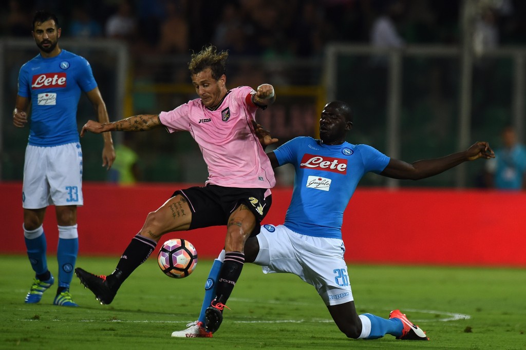 PALERMO, ITALY - SEPTEMBER 10:  Alessandro Diamanti (L) of Palermo and Kalidou Koulibaly of Napoli compete for the ball during the Serie a match between US Citta di Palermo and SSC Napoli at Stadio Renzo Barbera on September 10, 2016 in Palermo, Italy.  (Photo by Tullio M. Puglia/Getty Images)