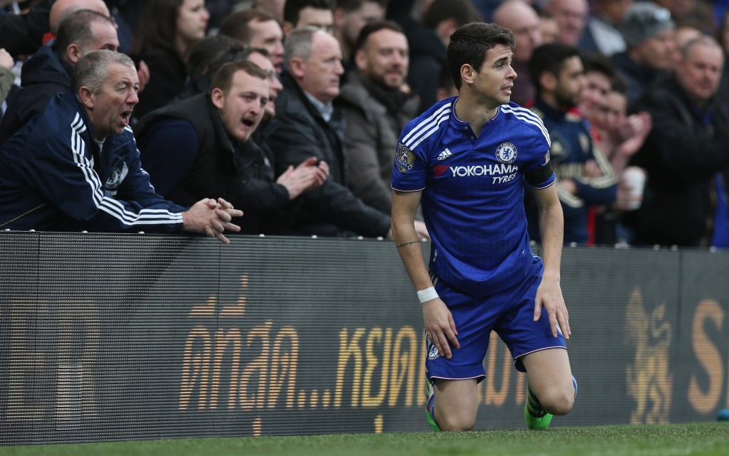 LONDON, ENGLAND - MARCH 19: Oscar of Chelsea during the Barclays Premier League match between Chelsea and West Ham at Stamford Bridge on March 19, 2016 in London, United Kingdom. (Photo by Alex Morton/Getty Images)