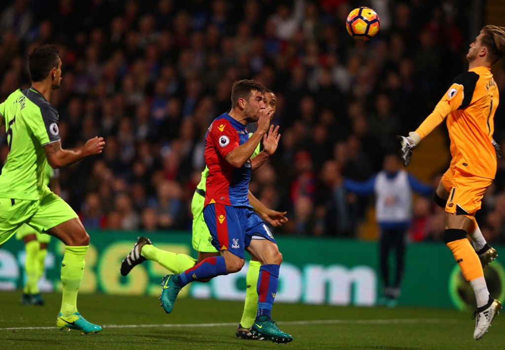 LONDON, ENGLAND - OCTOBER 29: James McArthur of Crystal Palace heads the ball to score his team's first goal during the Premier League match between Crystal Palace and Liverpool at Selhurst Park on October 29, 2016 in London, England. (Photo by Ian Walton/Getty Images)