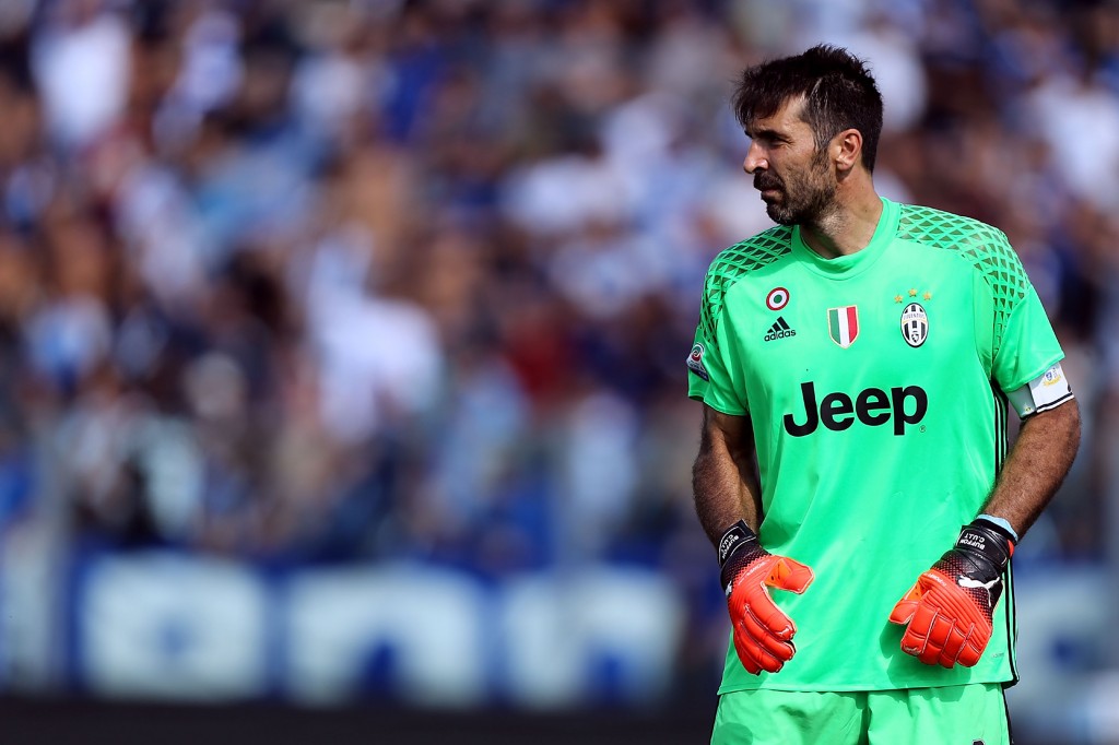 EMPOLI, ITALY - OCTOBER 02: Gianluigi Buffon of Juventus FC during the Serie A match between Empoli FC and Juventus FC at Stadio Carlo Castellani on October 2, 2016 in Empoli, Italy. (Photo by Gabriele Maltinti/Getty Images)