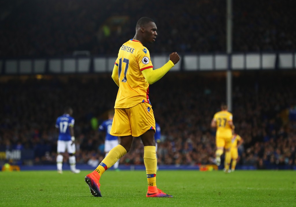 LIVERPOOL, ENGLAND - SEPTEMBER 30: Christian Benteke of Crystal Palace celebrates as he scores their first goal during the Premier League match between Everton and Crystal Palace at Goodison Park on September 30, 2016 in Liverpool, England. (Photo by Matthew Lewis/Getty Images)