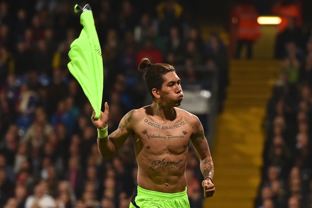 Liverpool's Brazilian midfielder Roberto Firmino celebrates scoring their fourth goal during the English Premier League football match between Crystal Palace and Liverpool at Selhurst Park in south London on October 29, 2016. (Photo by GLYN KIRK/AFP/Getty Images)