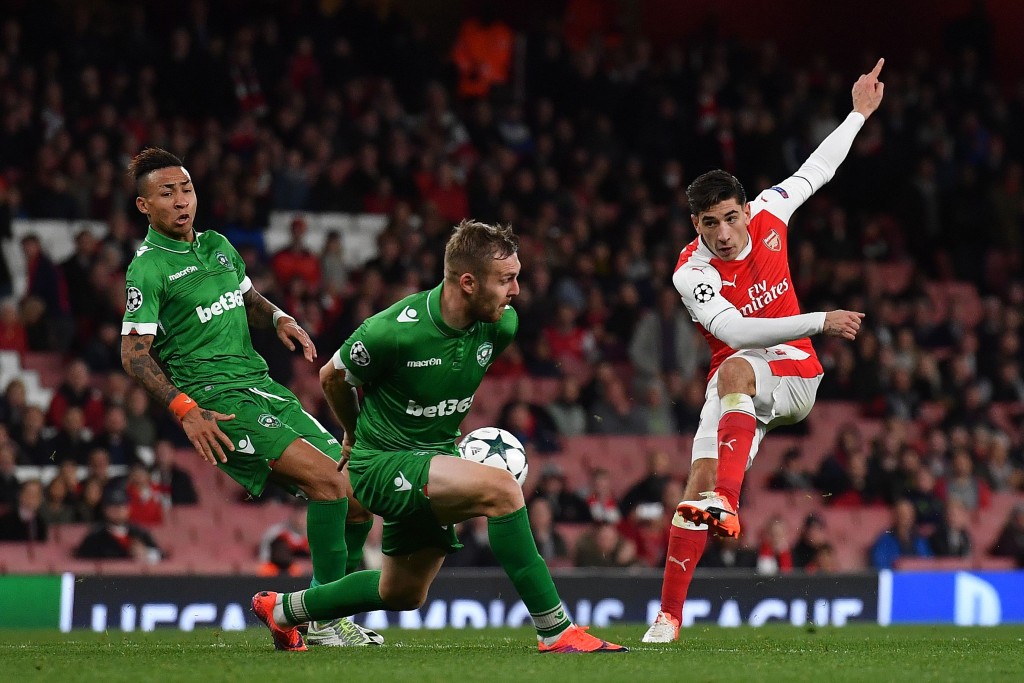 Arsenal's Spanish defender Hector Bellerin (R) attempts a shot on goal during the UEFA Champions League Group A football match between Arsenal and Ludogorets Razgrad at The Emirates Stadium in London on October 19, 2016. / AFP / BEN STANSALL (Photo credit should read BEN STANSALL/AFP/Getty Images)