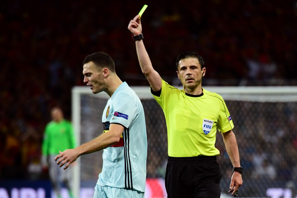Belgium's defender Thomas Vermaelen (L) reacts as he receives a yellow card from Serbian referee Milorad Mazic during the Euro 2016 round of 16 football match between Hungary and Belgium at the Stadium Municipal in Toulouse on June 26, 2016. / AFP / ATTILA KISBENEDEK (Photo credit should read ATTILA KISBENEDEK/AFP/Getty Images)