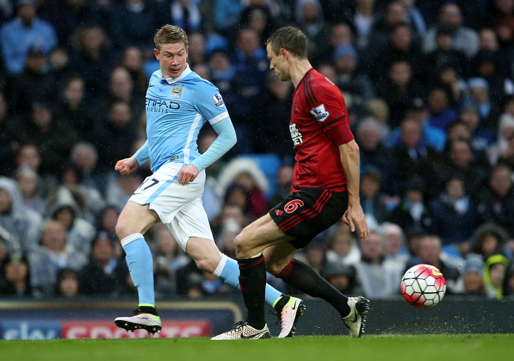 MANCHESTER, ENGLAND - APRIL 09: Kevin de Bruyne of Manchester City controls the ball from Jonny Evans of West Bromwich Albion during the Barclays Premier League match between Manchester City and West Bromwich Albion at Etihad Stadium on April 9, 2016 in Manchester, England. (Photo by Jan Kruger/Getty Images)