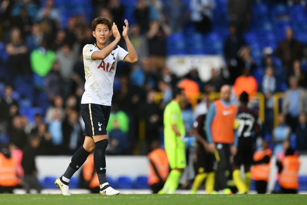 LONDON, ENGLAND - OCTOBER 02: Heung-Min Son of Tottenham Hotspur shows apperciation to the fans after the final whistle during the Premier League match between Tottenham Hotspur and Manchester City at White Hart Lane on October 2, 2016 in London, England. (Photo by Dan Mullan/Getty Images)