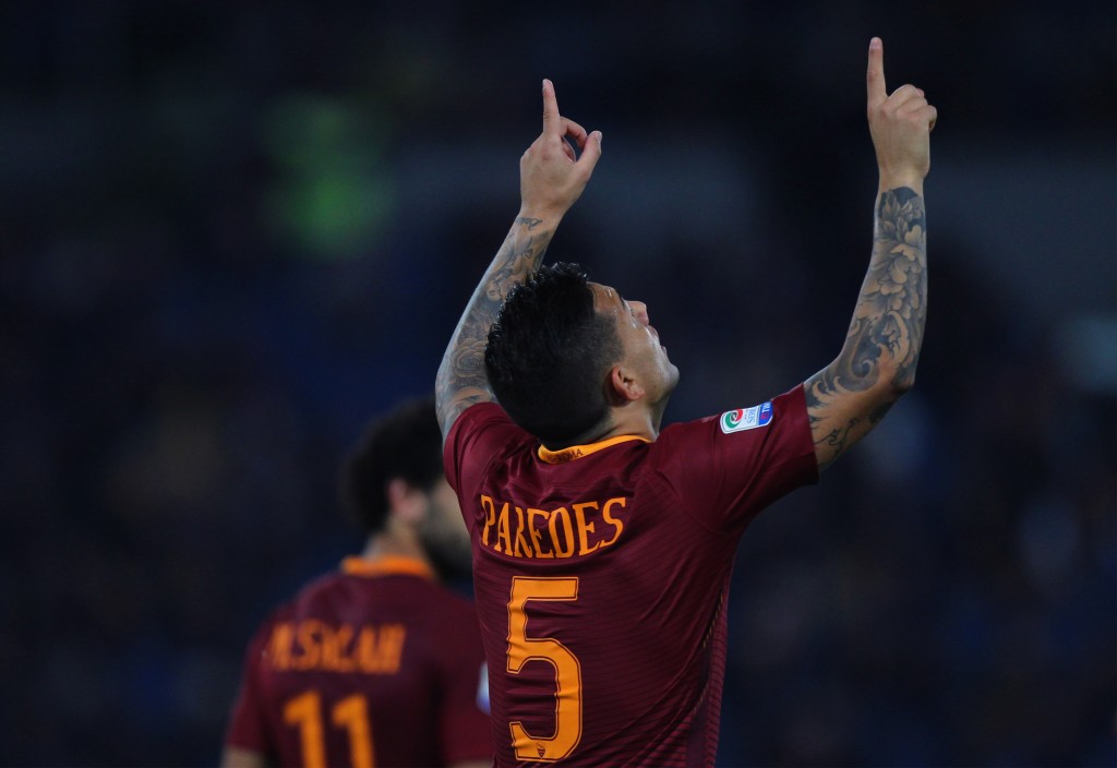 ROME, ITALY - OCTOBER 23: Leandro Paredes of AS Roma celebrates after scoring the team's second goal during the Serie A match between AS Roma and US Citta di Palermo at Stadio Olimpico on October 23, 2016 in Rome, Italy. (Photo by Paolo Bruno/Getty Images)