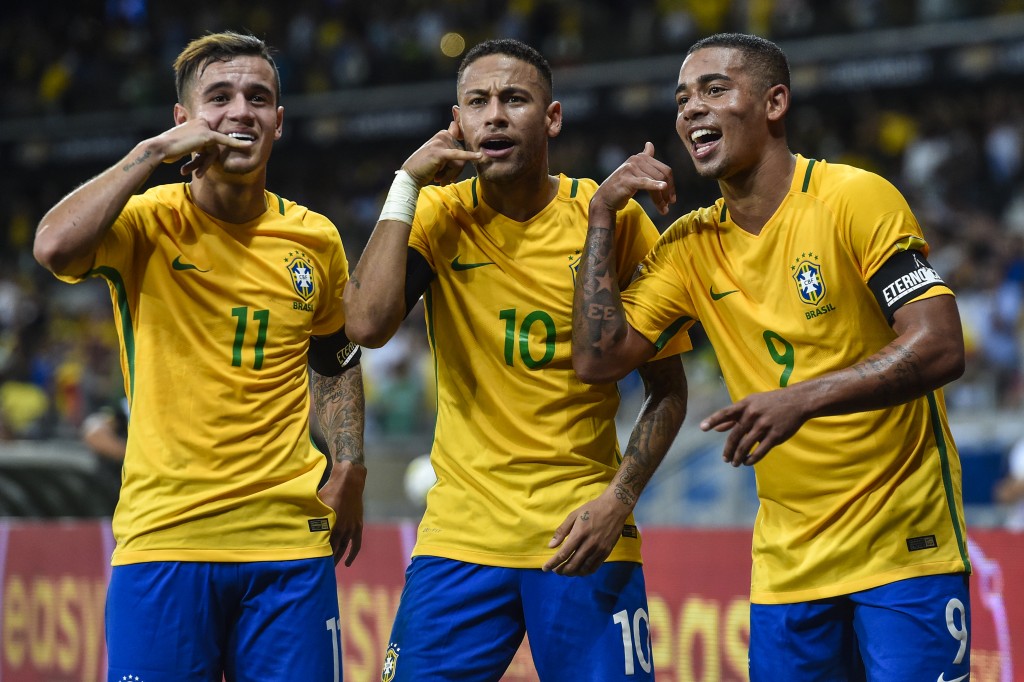 BELO HORIZONTE, BRAZIL - NOVEMBER 10: Philippe Coutinho #11, Neymar #10 and Gabriel Jesus #9 of Brazil celebrates a scored goal against Argentina during a match between Brazil and Argentina as part 2018 FIFA World Cup Russia Qualifier at Mineirao stadium on November 10, 2016 in Belo Horizonte, Brazil. (Photo by Pedro Vilela/Getty Images)