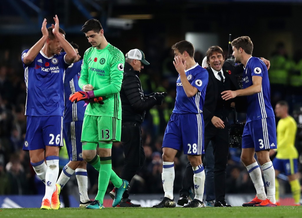 LONDON, ENGLAND - NOVEMBER 05: Antonio Conte, Manager of Chelsea (R) embraces Marcos Alonso of Chelsea (R) after the final whistle during the Premier League match between Chelsea and Everton at Stamford Bridge on November 5, 2016 in London, England.  (Photo by Julian Finney/Getty Images)
