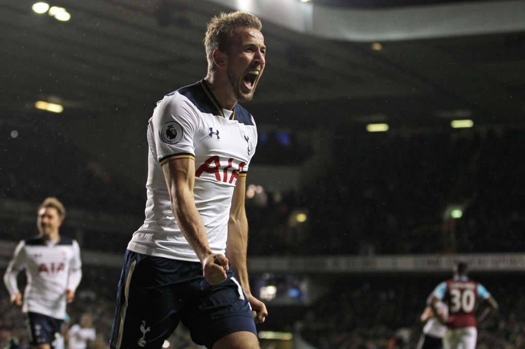 Tottenham Hotspur's English striker Harry Kane celebrates after scoring their third goal from the penalty spot during the English Premier League football match between Tottenham Hotspur and West Ham United at White Hart Lane in London, on November 19, 2016. Tottenham won the game 3-2. / AFP / Ian KINGTON / RESTRICTED TO EDITORIAL USE. No use with unauthorized audio, video, data, fixture lists, club/league logos or 'live' services. Online in-match use limited to 75 images, no video emulation. No use in betting, games or single club/league/player publications. / (Photo credit should read IAN KINGTON/AFP/Getty Images)