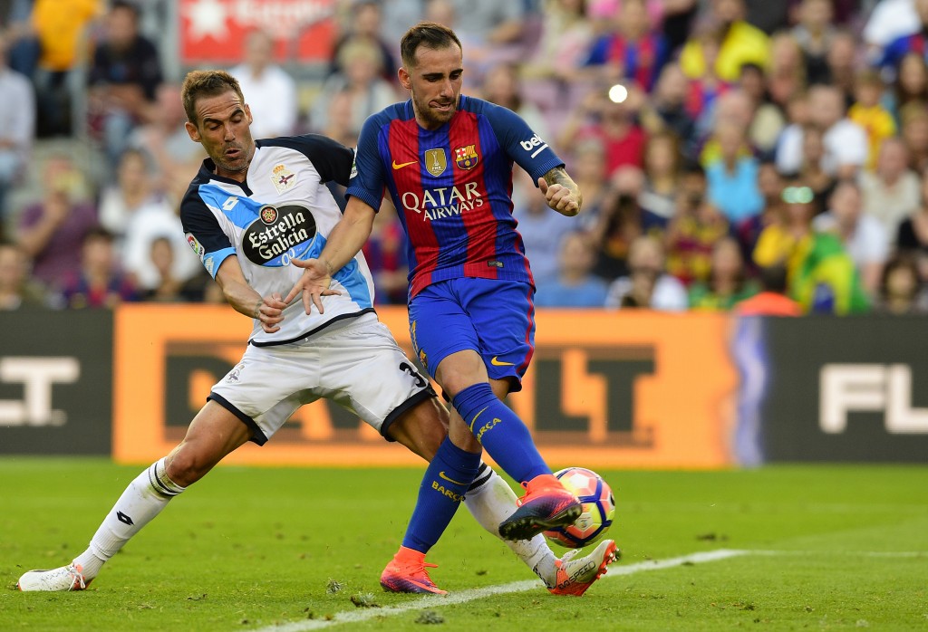 Barcelona's forward Paco Alcacer (R) vies with Deportivo La Coruna's defender Fernando Navarro during the Spanish league football match FC Barcelona vs RC Deportivo de la Coruna at the Camp Nou stadium in Barcelona on October 15, 2016 / AFP / LLUIS GENE (Photo credit should read LLUIS GENE/AFP/Getty Images)