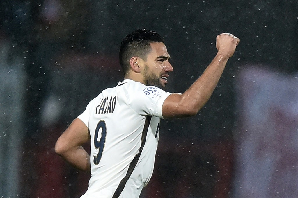 Monaco's Colombian forward Radamel Falcao raises his fist as he celebrates after scoring during the French L1 football match between Lorient and Monaco on November 18, 2016 at the Moustoir stadium of Lorient, western France. / AFP / JEAN-SEBASTIEN EVRARD (Photo credit should read JEAN-SEBASTIEN EVRARD/AFP/Getty Images)