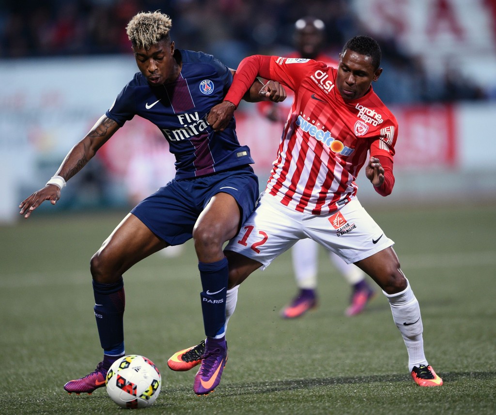 Nancy's French forward Christophe Mandanne (R) vies for the ball with Paris Saint-Germain's French defender Presnel Kimpembe during the French L1 football match between Nancy (ASNL) and Paris (PSG) on October 15, 2016, at Marcel Picot stadium in Tomblaine, eastern France. / AFP / JEAN-CHRISTOPHE VERHAEGEN (Photo credit should read JEAN-CHRISTOPHE VERHAEGEN/AFP/Getty Images)