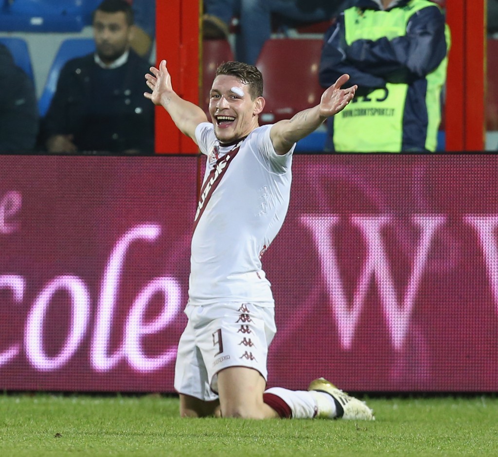 CROTONE, ITALY - NOVEMBER 20: Andrea Belotti of Torino celebrates after scoring his team's opening goal during the Serie A match between FC Crotone and FC Torino at Stadio Comunale Ezio Scida on November 20, 2016 in Crotone, Italy. (Photo by Maurizio Lagana/Getty Images)