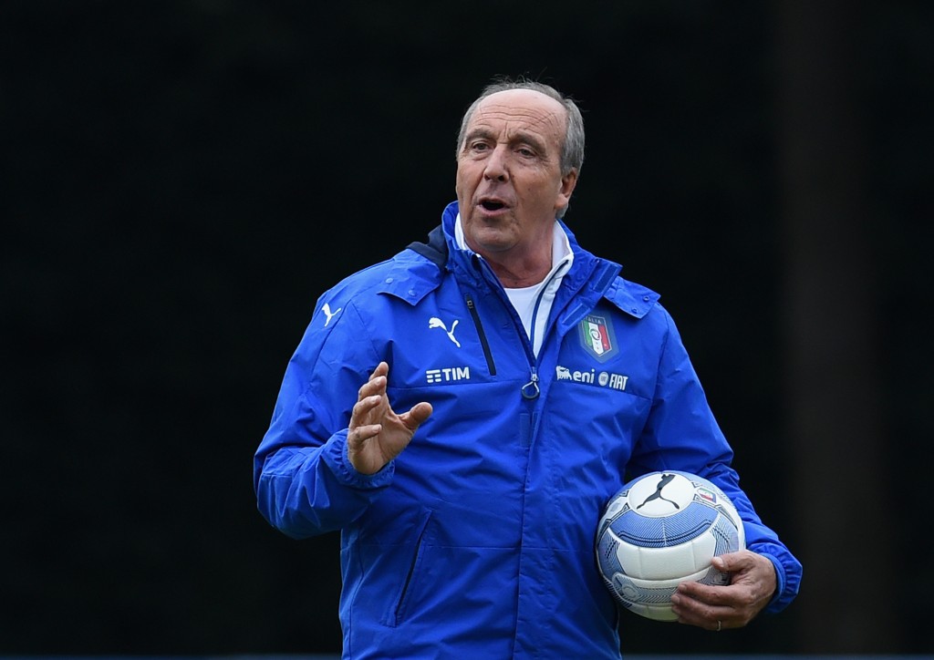CAIRATE, ITALY - NOVEMBER 14: Head coach Italy Giampiero Ventura reacts during the training session at Milanello on November 14, 2016 in Florence, Italy. (Photo by Claudio Villa/Getty Images)