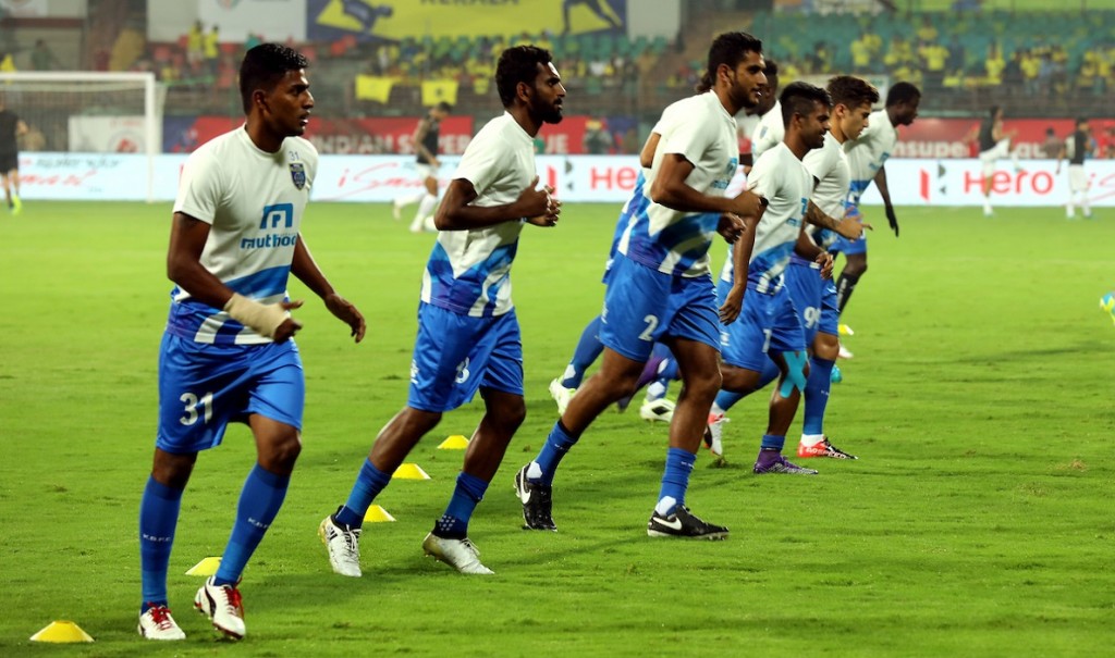 Kerala Blasters FC team warm up before the match 37 of the Indian Super League (ISL) season 3 between Kerala Blasters FC and Chennaiyin FC held at the Jawaharlal Nehru Stadium in Kochi, India on the 12th November 2016. Photo by Sandeep Shetty / ISL / SPORTZPICS