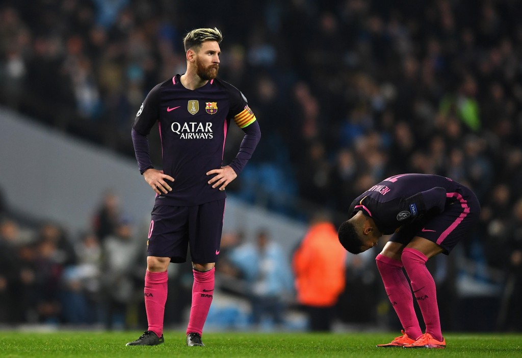 MANCHESTER, ENGLAND - NOVEMBER 01: Lionel Messi of Barcelona is dejected after the final whistle during the UEFA Champions League Group C match between Manchester City FC and FC Barcelona at Etihad Stadium on November 1, 2016 in Manchester, England. (Photo by Laurence Griffiths/Getty Images)