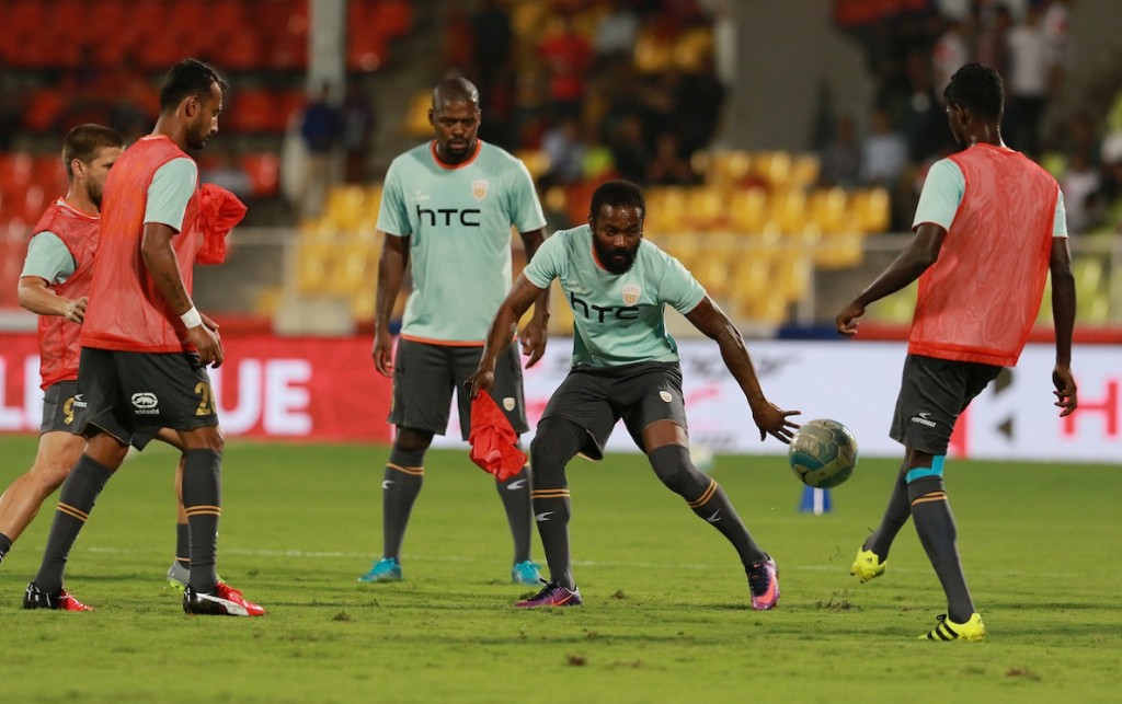 NorthEast United FC players practise before the start of the match 11 of the Indian Super League (ISL) season 3 between FC Pune City and NorthEast United FC held at the Balewadi Stadium in Pune, India on the 12th October 2016. Photo by Vipin Pawar / ISL/ SPORTZPICS