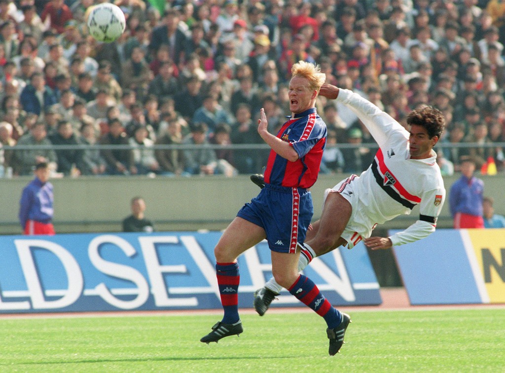 TOKYO, JAPAN: Sao Paulo Captain and star striker Rai (R) steals the ball from Barcelona's defence Ronald Koeman during the first quarter of Toyota European/South American cup 13 December 1992 in Tokyo. AFP PHOTO TORU YAMANAKA (Photo credit should read TORU YAMANAKA/AFP/Getty Images)