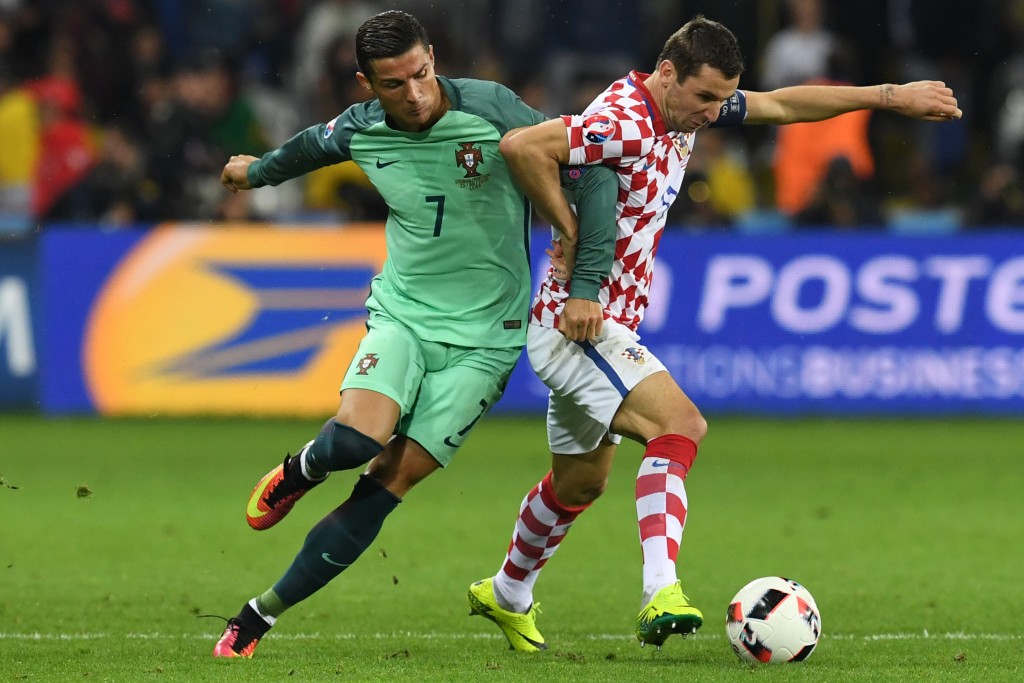 TOPSHOT - Portugal's forward Cristiano Ronaldo (L) vies with Croatia's defender Darijo Srna during the round of sixteen football match Croatia against Portugal of the Euro 2016 football tournament, on June 25, 2016 at the Bollaert-Delelis stadium in Lens. / AFP / FRANCISCO LEONG (Photo credit should read FRANCISCO LEONG/AFP/Getty Images)