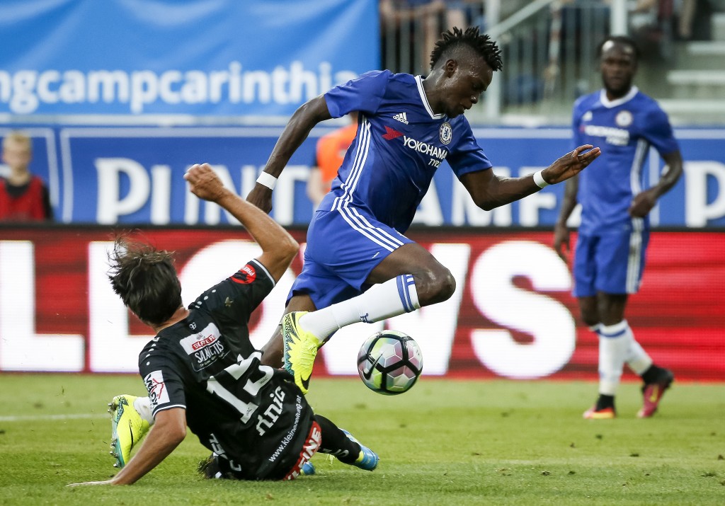 VELDEN, AUSTRIA - JULY 20: Bertrand Traore (R) of Chelsea in action against Nemanja Rnic (L) of WAC RZ Pellets during the international friendly match between WAC RZ Pellets and Chelsea F.C. at Worthersee Stadion on July 20, 2016 in Velden, Austria. (Photo by Srdjan Stevanovic/Getty Images)