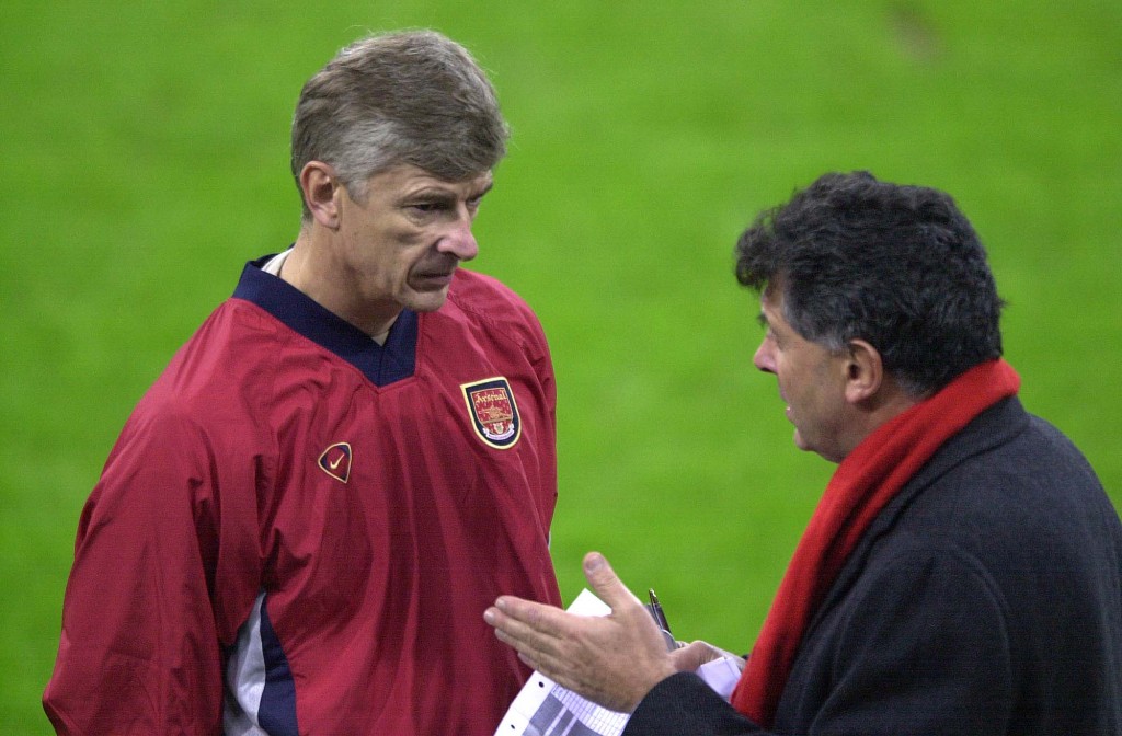 29 Oct 2001: Manager Arsene Wenger of Arsenal talks to David Dein during training for tomorrows UEFA Champions League match against FC Schalke 04 at Arena AufSchalke, Gelsenkirchen, Germany. DIGITAL IMAGE Mandatory Credit: Shaun Botterill/ALLSPORT