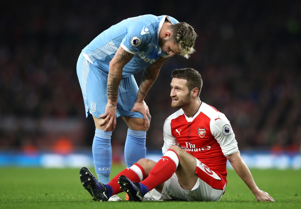 LONDON, ENGLAND - DECEMBER 10: Marko Arnautovic of Stoke City (L) speaks to Shkodran Mustafi of Arsenal (R) as he goes down injured during the Premier League match between Arsenal and Stoke City at the Emirates Stadium on December 10, 2016 in London, England. (Photo by Julian Finney/Getty Images)