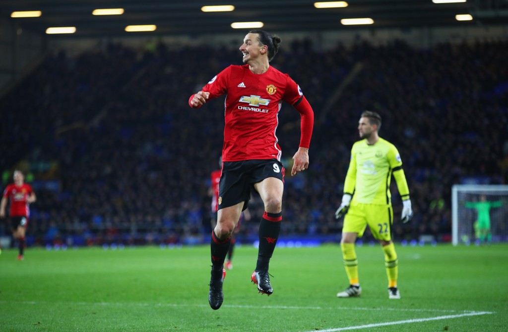 LIVERPOOL, ENGLAND - DECEMBER 04: Zlatan Ibrahimovic of Manchester United looks on as he beats Maarten Stekelenburg of Everton (22) as he scores their first goal during the Premier League match between Everton and Manchester United at Goodison Park on December 4, 2016 in Liverpool, England. (Photo by Clive Brunskill/Getty Images)