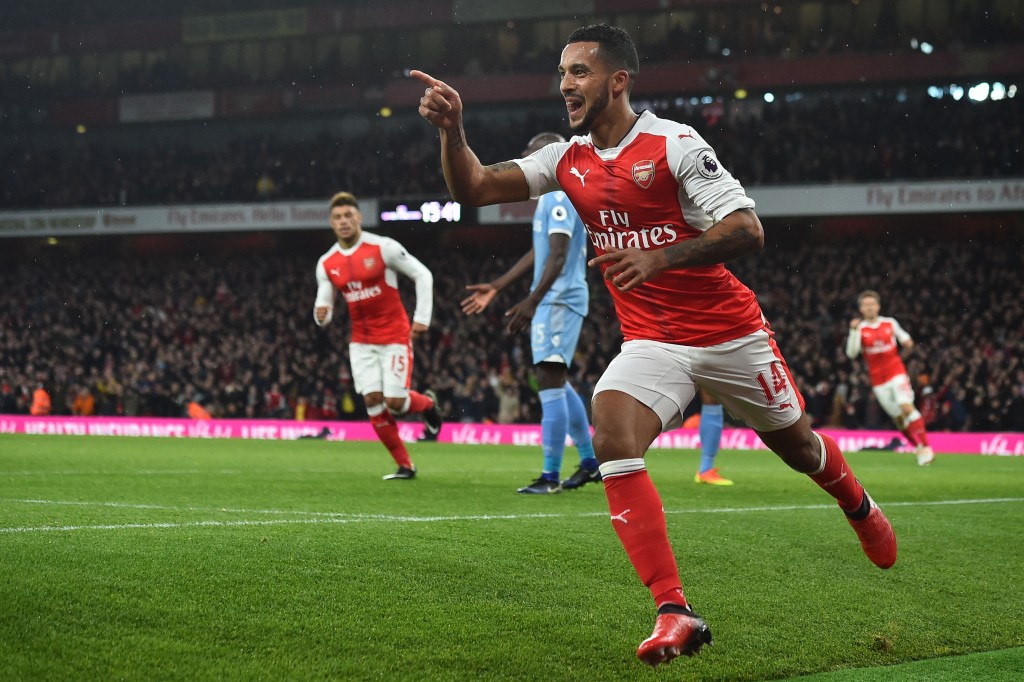 Arsenal's English midfielder Theo Walcott (R) celebrates after scoring during the English Premier League football match between Arsenal and Stoke City at the Emirates Stadium in London on December 10, 2016. / AFP / Glyn KIRK / RESTRICTED TO EDITORIAL USE. No use with unauthorized audio, video, data, fixture lists, club/league logos or 'live' services. Online in-match use limited to 75 images, no video emulation. No use in betting, games or single club/league/player publications. / (Photo credit should read GLYN KIRK/AFP/Getty Images)
