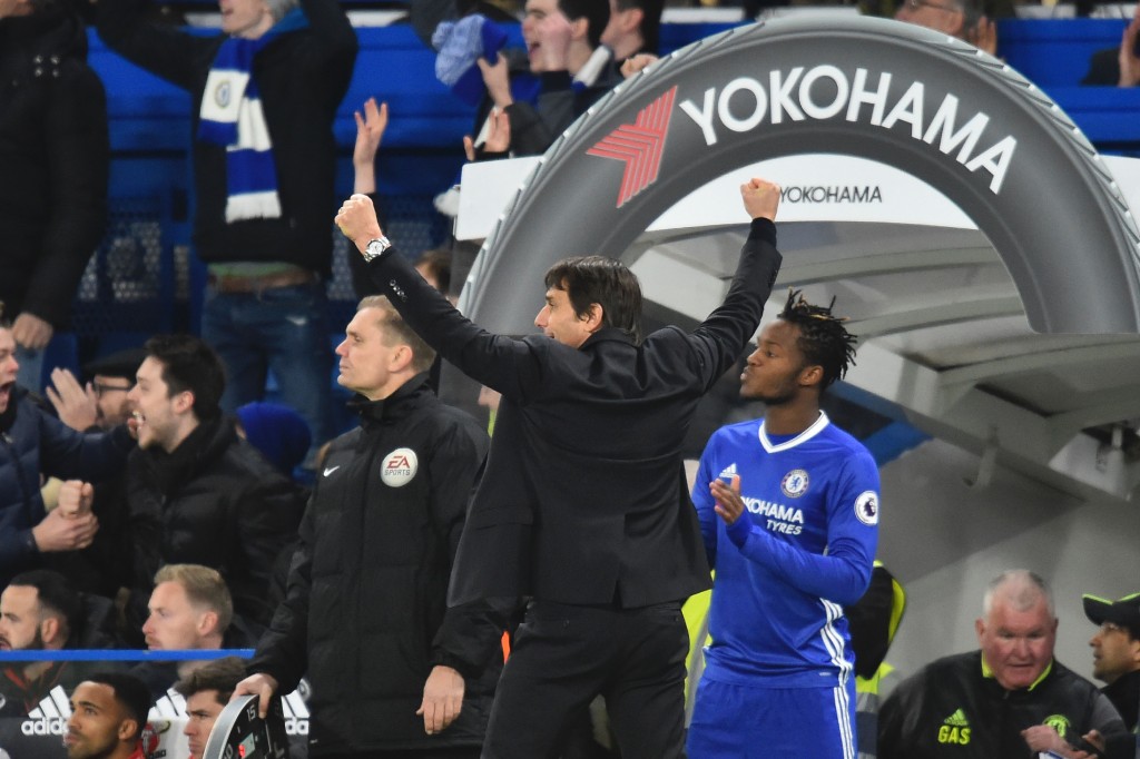 Chelsea's Italian head coach Antonio Conte (C) celebrates their third goal during the English Premier League football match between Chelsea and Bournemouth at Stamford Bridge in London on December 26, 2016. (Photo by Glyn Kirk/AFP/Getty Images)