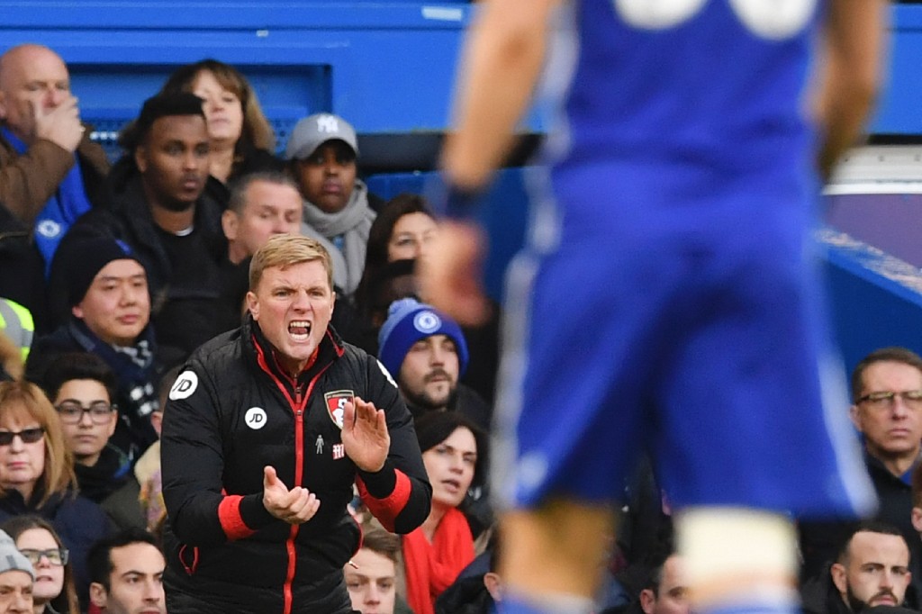 Bournemouth's English manager Eddie Howe (L) shouts from the touchline during the English Premier League football match between Chelsea and Bournemouth at Stamford Bridge in London on December 26, 2016. (Photo by Ben Stansall/AFP/Getty Images)