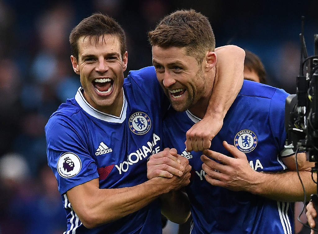 Chelsea's Spanish defender Cesar Azpilicueta (L) and Chelsea's English defender Gary Cahill celebrate following the English Premier League football match between Manchester City and Chelsea at the Etihad Stadium in Manchester, north west England, on December 3, 2016. Chelsea won the match 3-1. (Photo by Paul Ellis/AFP/Getty Images)
