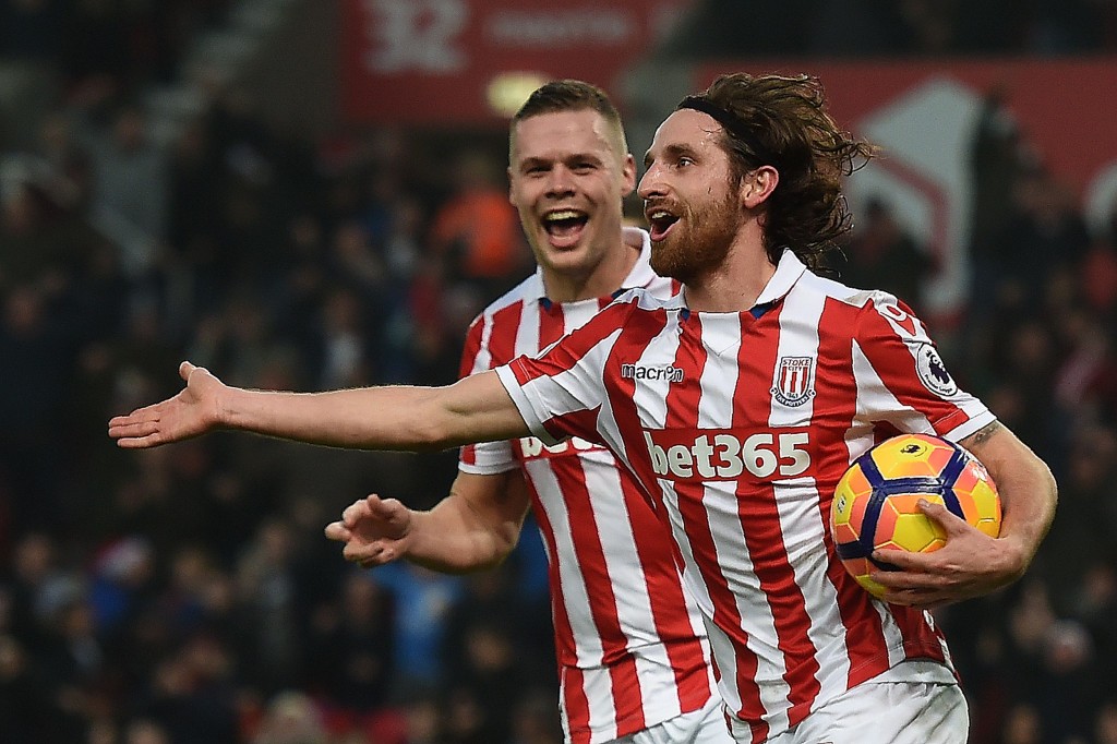 Stoke City's Welsh midfielder Joe Allen (R) celebrates scoring his team's second goal during the English Premier League football match between Stoke City and Leicester City at the Bet365 Stadium in Stoke-on-Trent, central England on December 17, 2016. / AFP / Paul ELLIS / RESTRICTED TO EDITORIAL USE. No use with unauthorized audio, video, data, fixture lists, club/league logos or 'live' services. Online in-match use limited to 75 images, no video emulation. No use in betting, games or single club/league/player publications. / (Photo credit should read PAUL ELLIS/AFP/Getty Images)