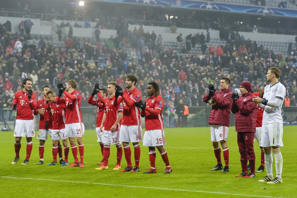 The players of Bayern Munich celebrate their 1-0 victory after the UEFA Champions League group D football match between FC Bayern Munich and Atletico Madrid in Munich, southern Germany, on December 6, 2016. / AFP / GUENTER SCHIFFMANN (Photo credit should read GUENTER SCHIFFMANN/AFP/Getty Images)