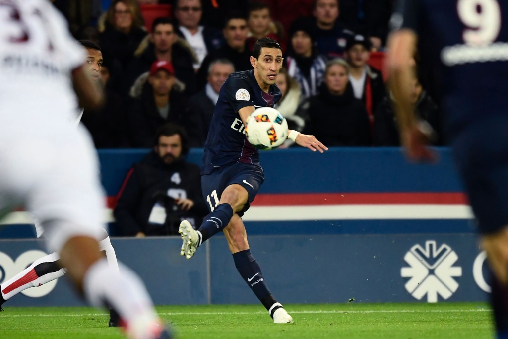 Paris Saint-Germain's Argentinian forward Angel Di Maria kicks the ball during the French L1 football match between Paris Saint-Germain (PSG) and OGC Nice on December 11, 2016 at the Parc des Princes Stadium in Paris. (Photo by Miguel Medina/AFP/Getty Images)