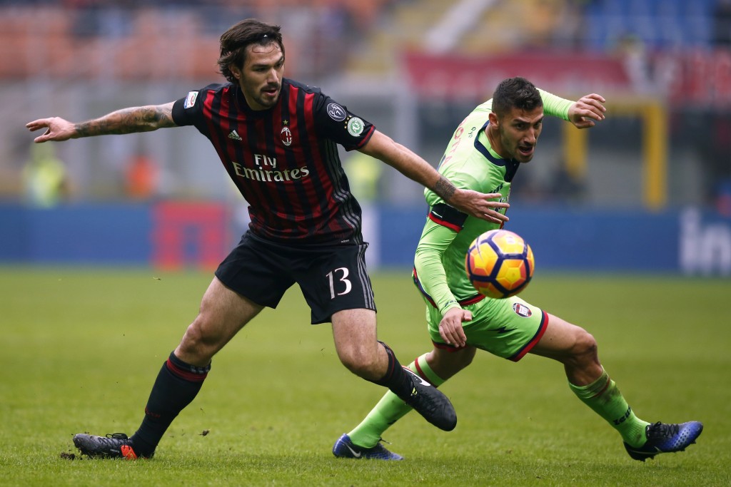 AC Milan's defender Alessio Romagnoli (L) fights for the ball with Crotone's forward Diego Falcinelli during the Italian Serie A football match AC Milan Vs Crotone on December 4, 2016 at the 'San Siro Stadium' in Milan. / AFP / MARCO BERTORELLO (Photo credit should read MARCO BERTORELLO/AFP/Getty Images)