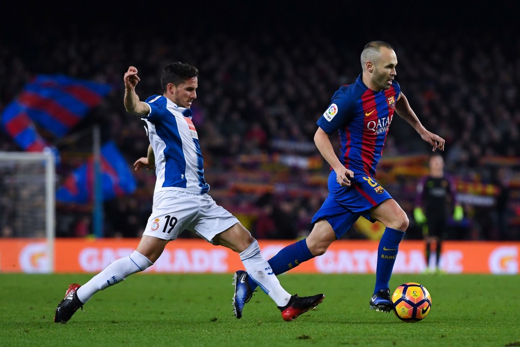 BARCELONA, SPAIN - DECEMBER 18: Andres Iniesta of FC Barcelona competes for the ball with Pablo Piatti of RCD Espanyol during the La Liga match between FC Barcelona and RCD Espanyol at the Camp Nou stadium on December 18, 2016 in Barcelona, Spain. (Photo by David Ramos/Getty Images)