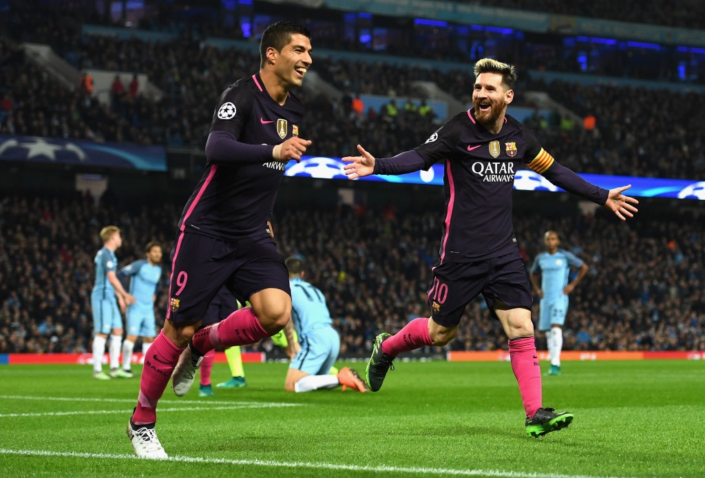 MANCHESTER, ENGLAND - NOVEMBER 01: Lionel Messi of Barcelona (R) celebrates scoring his sides first goal with Luis Suarez of Barcelona (L) during the UEFA Champions League Group C match between Manchester City FC and FC Barcelona at Etihad Stadium on November 1, 2016 in Manchester, England. (Photo by Shaun Botterill/Getty Images)