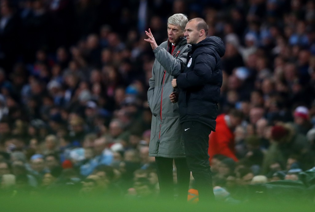 MANCHESTER, ENGLAND - DECEMBER 18: Arsene Wenger, Manager of Arsenal (L) speask to the fourth offical Robert Madley (R)during the Premier League match between Manchester City and Arsenal at the Etihad Stadium on December 18, 2016 in Manchester, England. (Photo by Clive Brunskill/Getty Images)