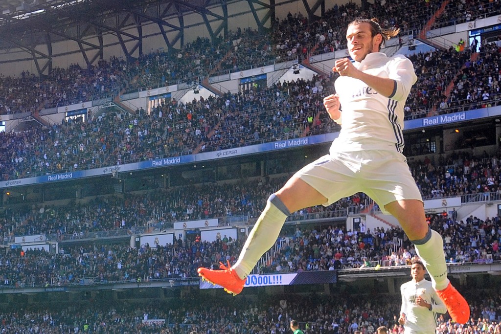 MADRID, SPAIN - NOVEMBER 06: Gareth Bale of Real Madrid celebrates after scoring his 2nd goal during the Liga match between Real Madrid CF and Leganes on November 6, 2016 in Madrid, Spain. (Photo by Denis Doyle/Getty Images)