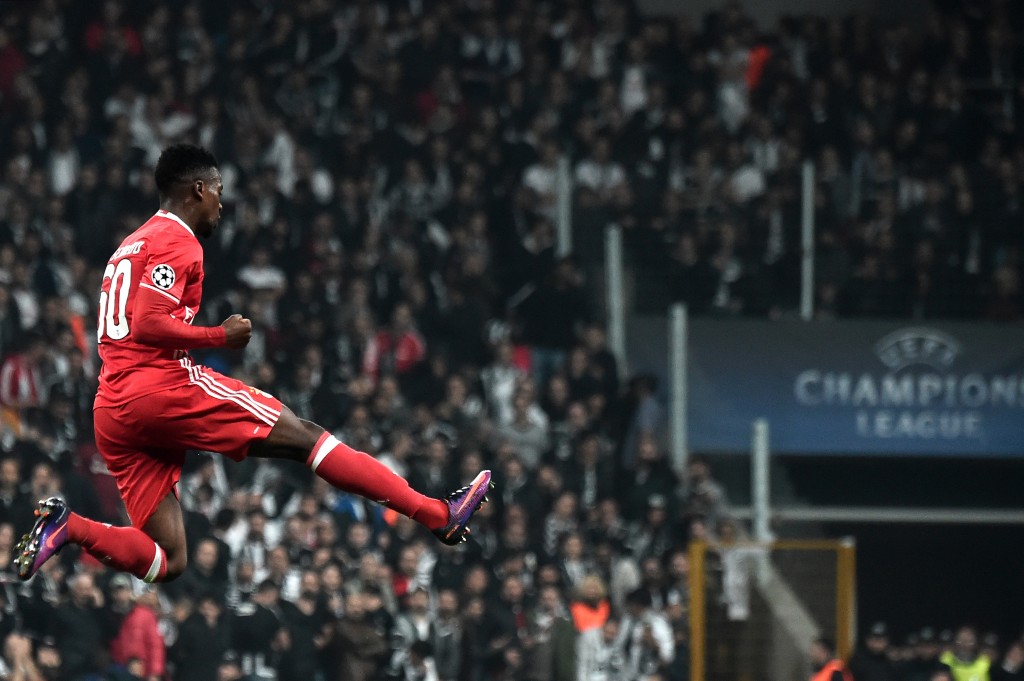 TOPSHOT - Benfica`s Nelson Semedo (R) celebrates with teammates after scoring a goal against Besiktas during the UEFA Champions League Group B football match between Besiktas Istanbul and Benfica Lisbon at Vodafone arena on November 23, 2016 in Istanbul. / AFP / OZAN KOSE (Photo credit should read OZAN KOSE/AFP/Getty Images)