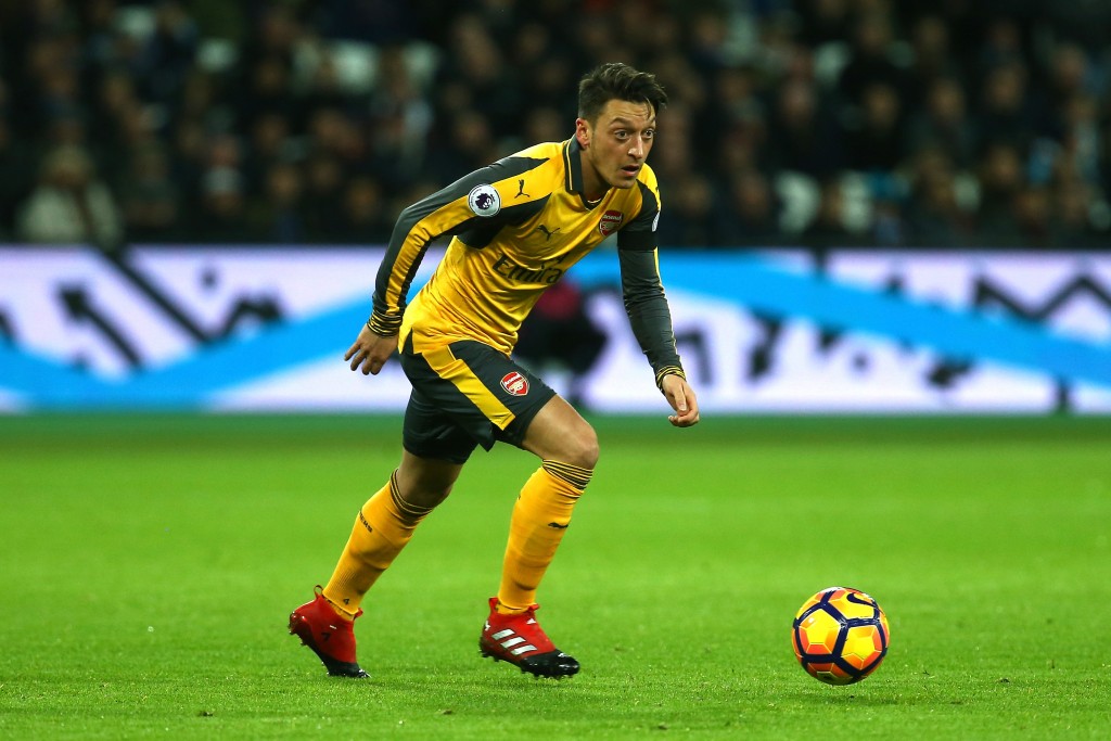LONDON, ENGLAND - DECEMBER 03: Mesut Oezil of Arsenal runs with the ball during the Premier League match between West Ham United and Arsenal at London Stadium on December 3, 2016 in London, England. (Photo by Charlie Crowhurst/Getty Images)