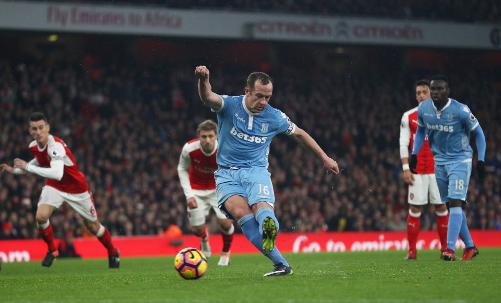 LONDON, ENGLAND - DECEMBER 10: Charlie Adam of Stoke City scores his sides first goal from the penalty spot during the Premier League match between Arsenal and Stoke City at the Emirates Stadium on December 10, 2016 in London, England.  (Photo by Julian Finney/Getty Images)