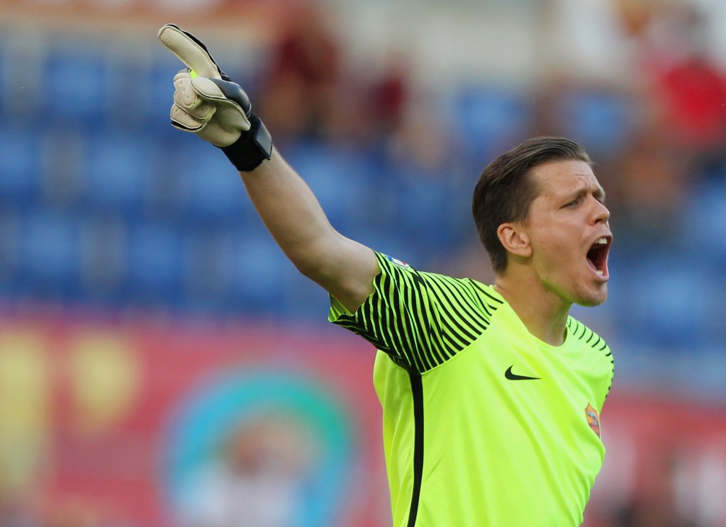 Clubs are lining up for Szczesny. (Photo courtesy - Paolo Bruno/Getty Images)