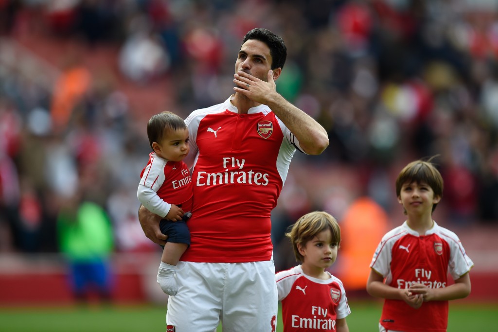 LONDON, UNITED KINGDOM - MAY 15: Mikel Arteta of Arsenal applauds supporters after the Barclays Premier League match between Arsenal and Aston Villa at Emirates Stadium on May 15, 2016 in London, England. (Photo by Mike Hewitt/Getty Images)